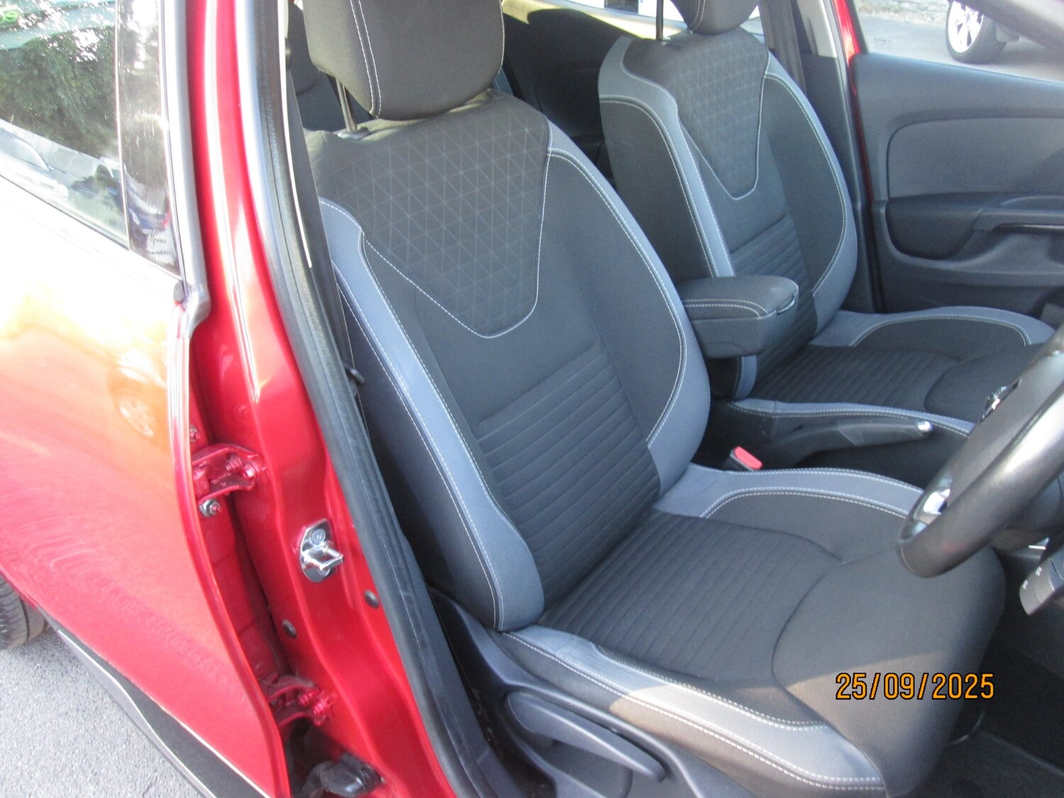 Used Renault Clio 2016 for sale - 76076943: Photo 26