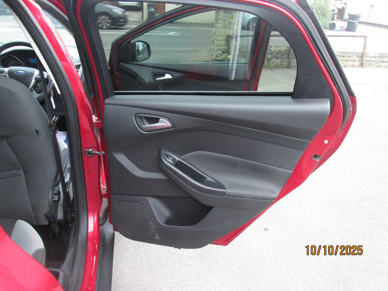Used Ford Focus 2011 for sale - 76243920: Photo 12