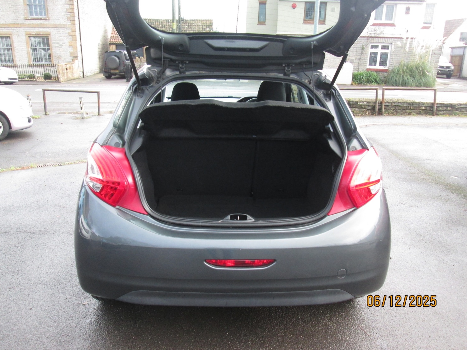 Used Peugeot 208 2015 for sale - 76845904: Photo 12