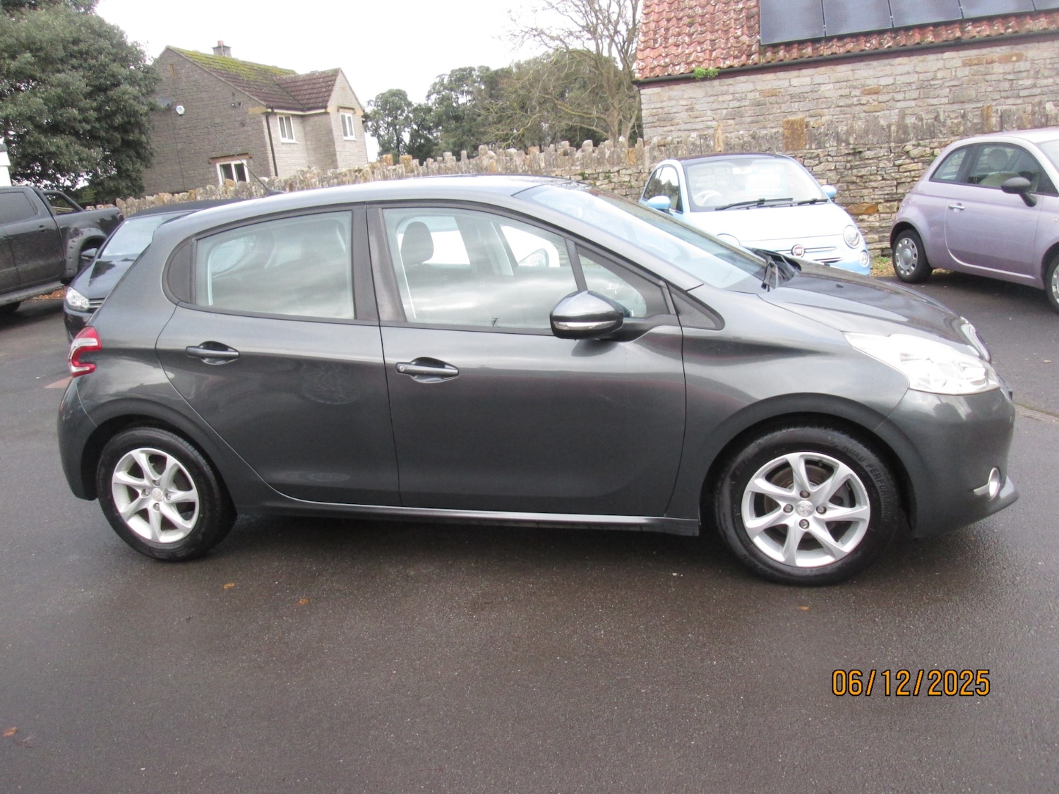 Used Peugeot 208 2015 for sale - 76845904: Photo 3
