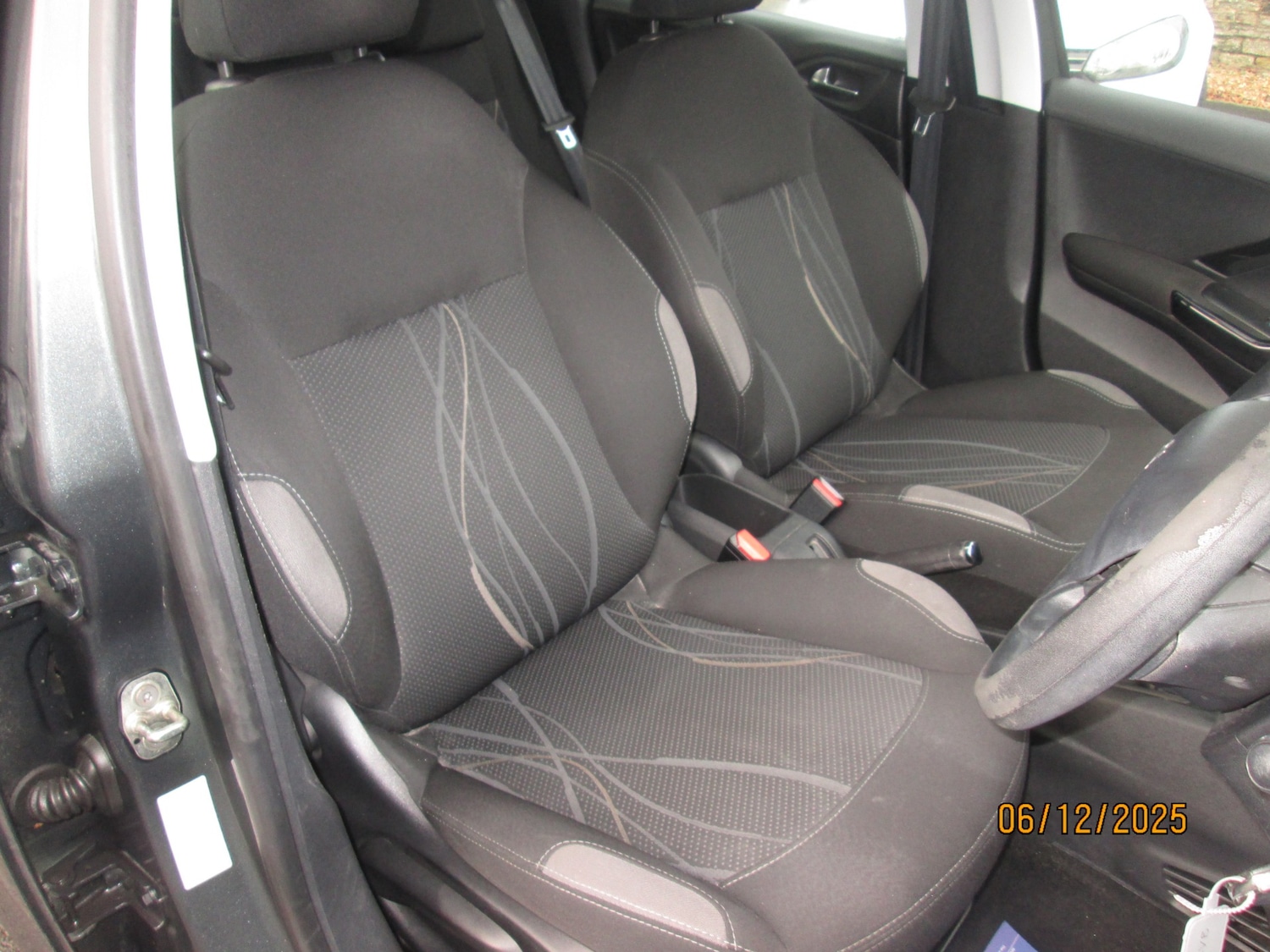 Used Peugeot 208 2015 for sale - 76845904: Photo 8