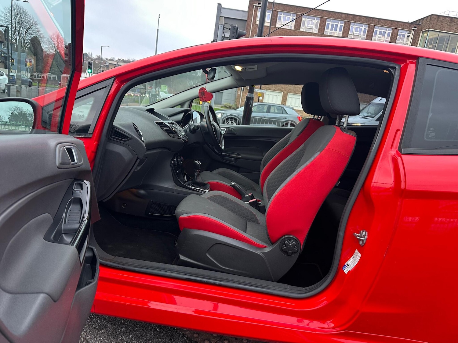 Used Ford Fiesta 2015 for sale - 77425329: Photo 28