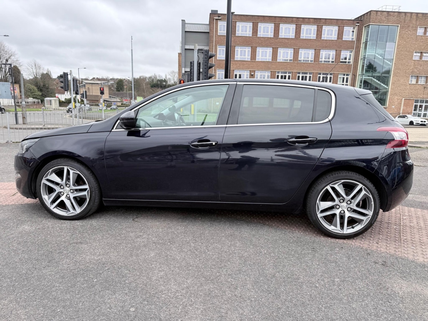 Used Peugeot 308 2015 for sale - 77898393: Photo 11