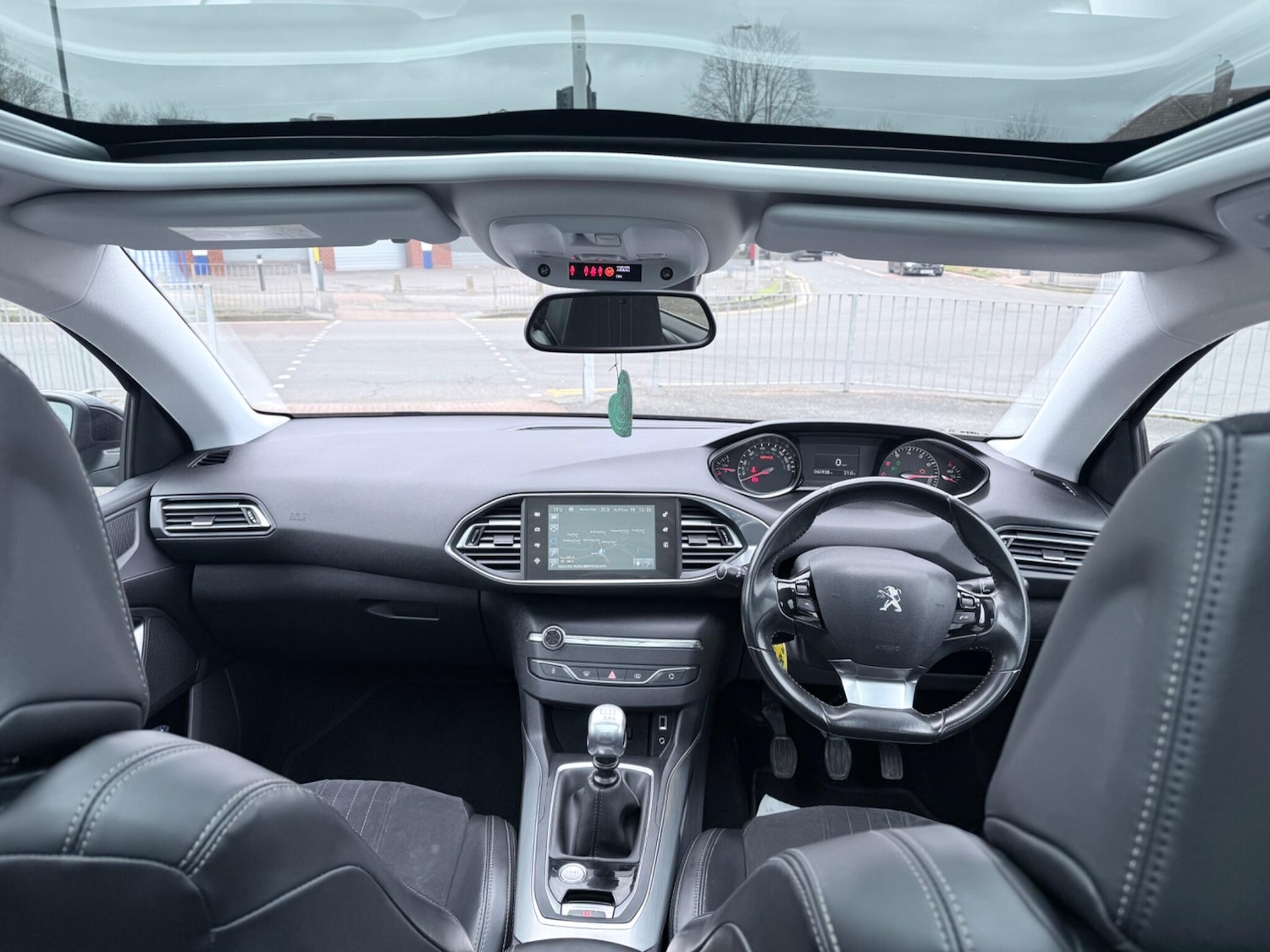 Used Peugeot 308 2015 for sale - 77898393: Photo 16