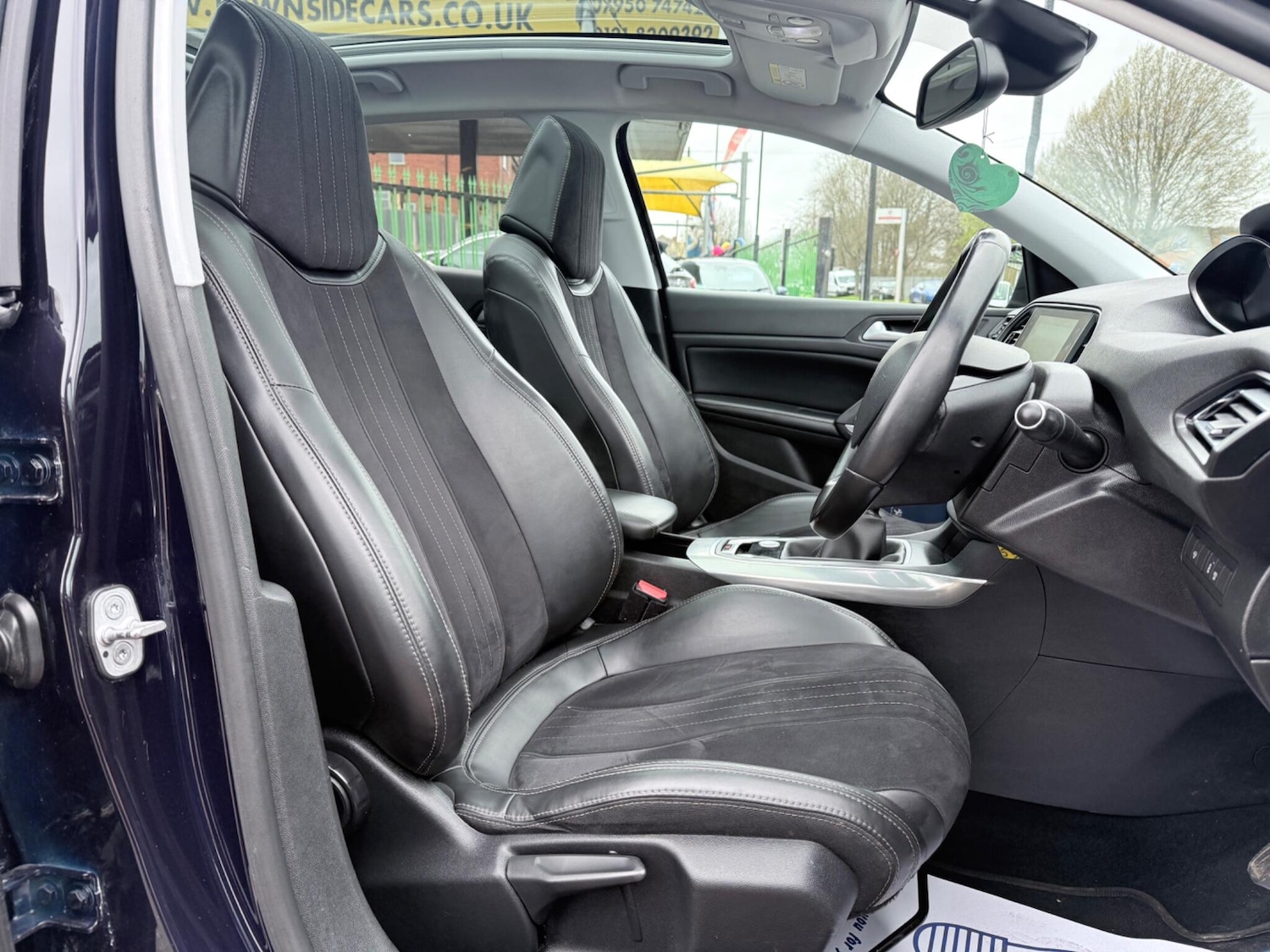 Used Peugeot 308 2015 for sale - 77898393: Photo 21