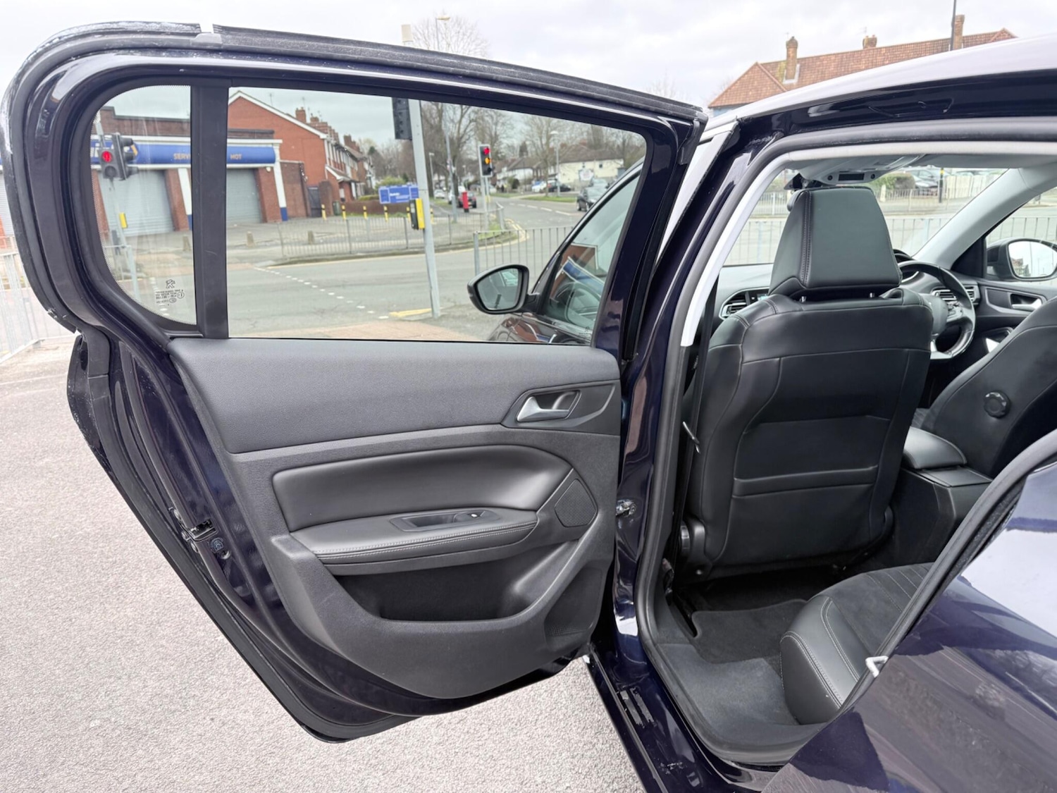 Used Peugeot 308 2015 for sale - 77898393: Photo 27