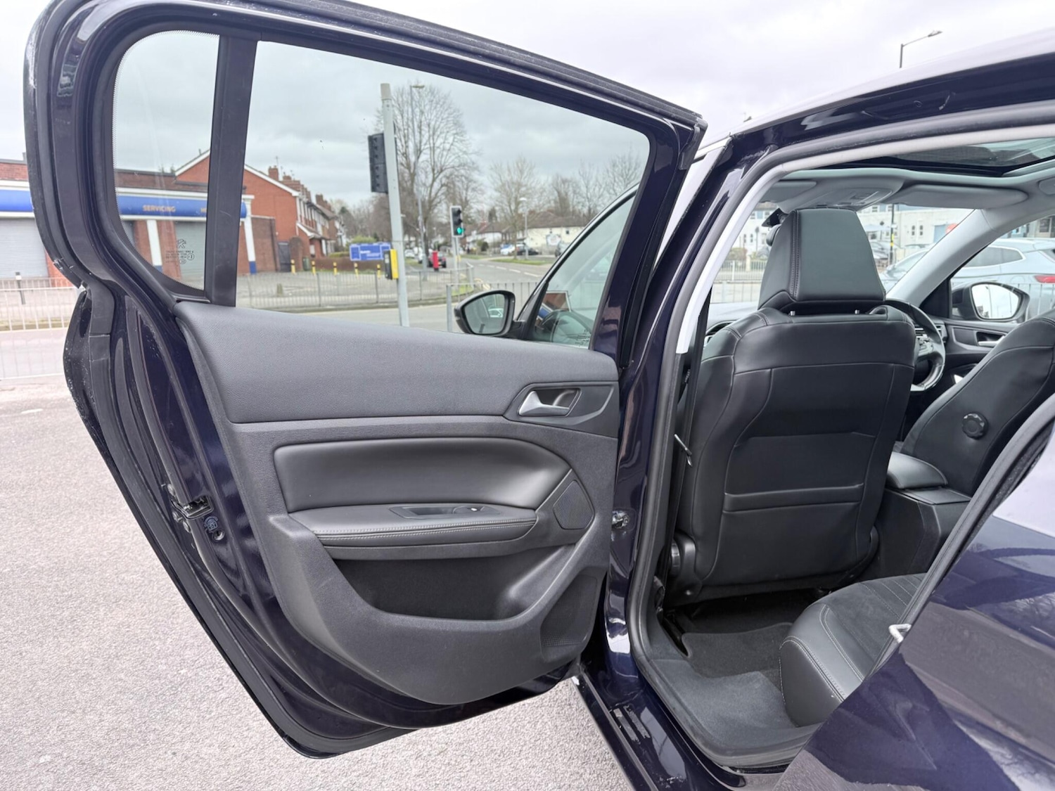 Used Peugeot 308 2015 for sale - 77898393: Photo 28