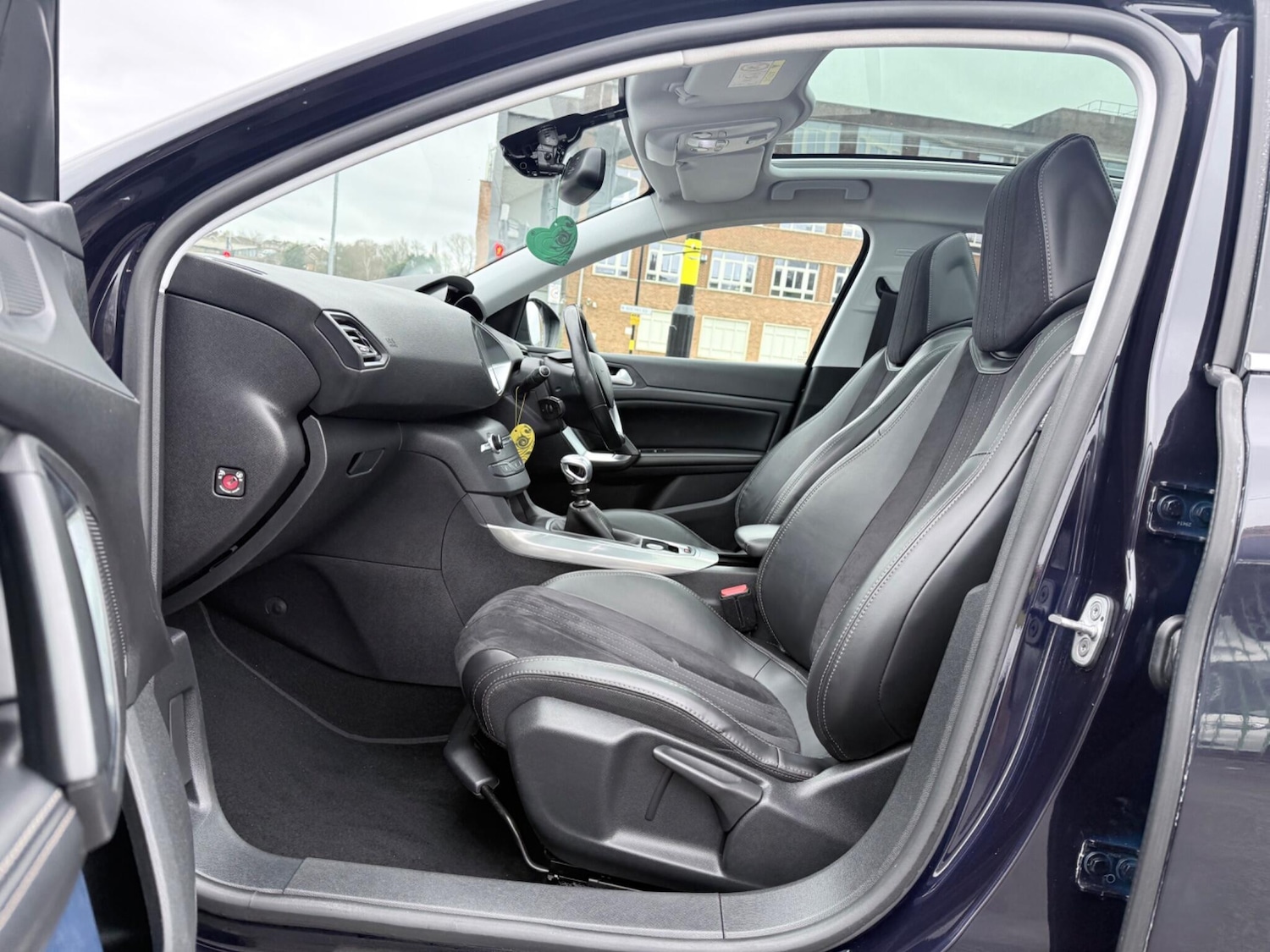 Used Peugeot 308 2015 for sale - 77898393: Photo 33