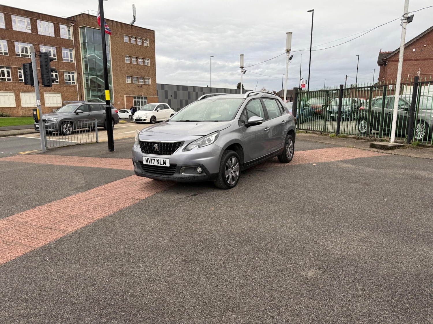 Used Peugeot 2008 2017 for sale - 76360182: Photo 12