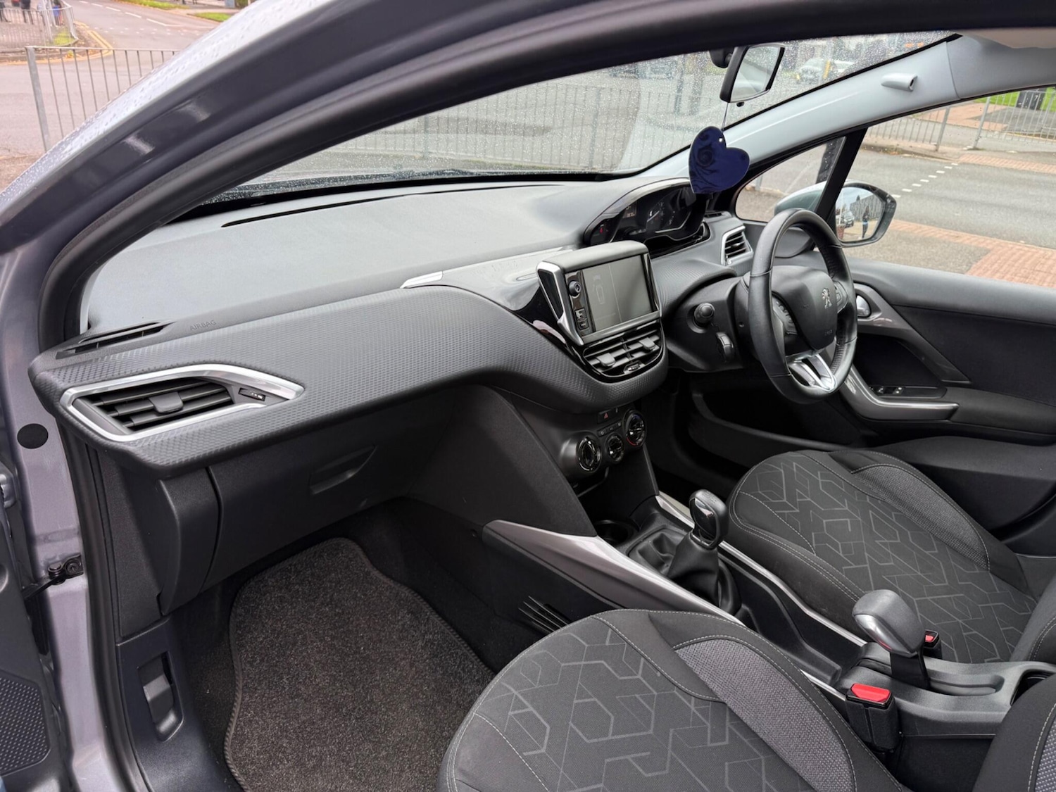 Used Peugeot 2008 2017 for sale - 76360182: Photo 24