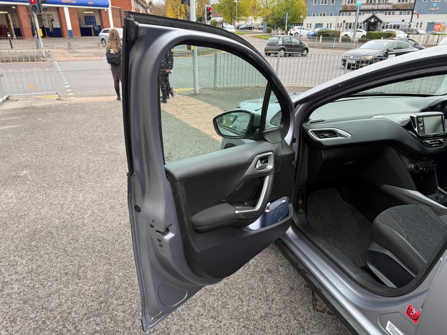 Used Peugeot 2008 2017 for sale - 76360182: Photo 26