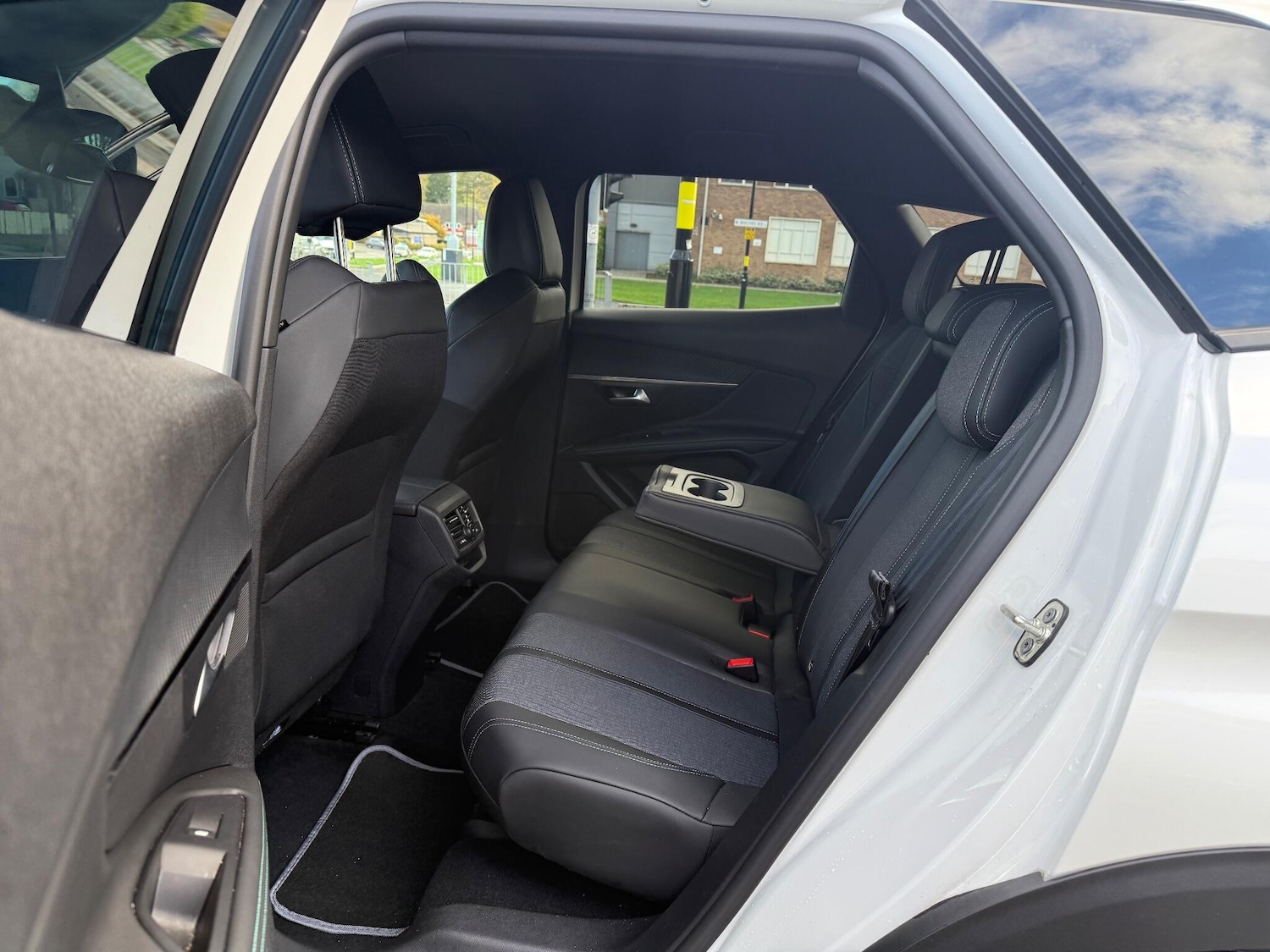 Used Peugeot 3008 2023 for sale - 77015887: Photo 25