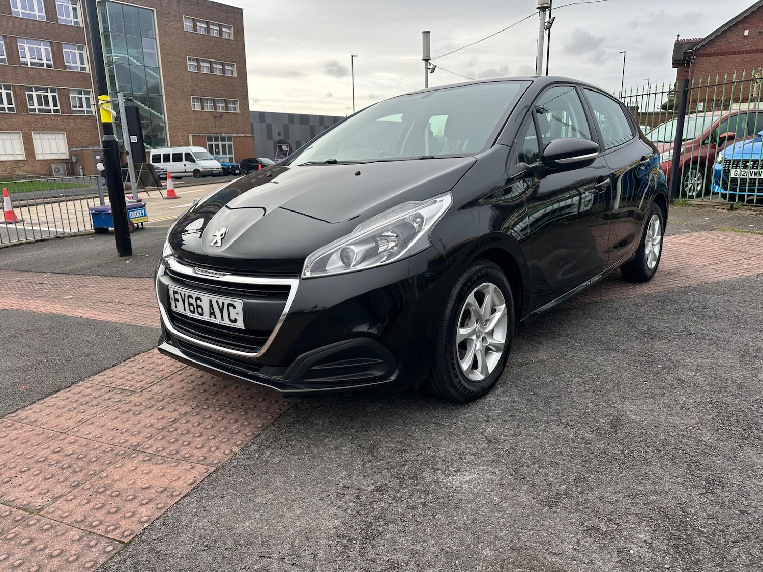 Used Peugeot 208 2016 for sale - 77793716: Photo 3