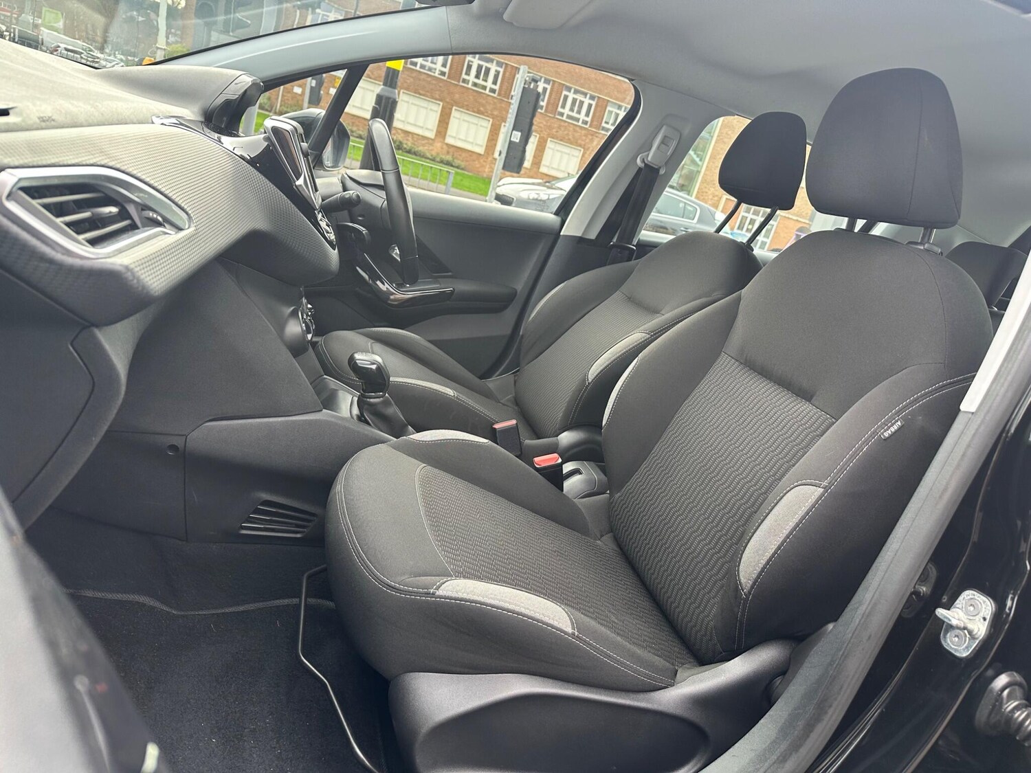 Used Peugeot 208 2016 for sale - 77793716: Photo 33