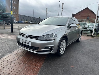 Used Volkswagen Golf 2015 for sale - 76702125: Photo