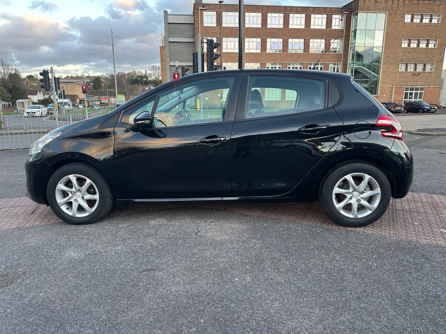 Used Peugeot 208 2015 for sale - 77853499: Photo 12