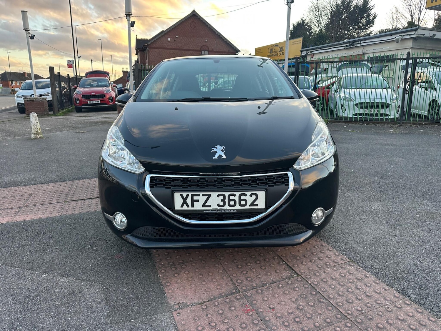 Used Peugeot 208 2015 for sale - 77853499: Photo 2