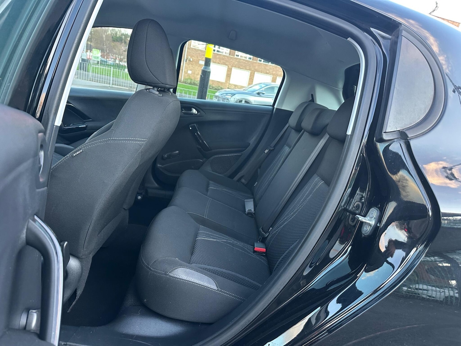 Used Peugeot 208 2015 for sale - 77853499: Photo 24