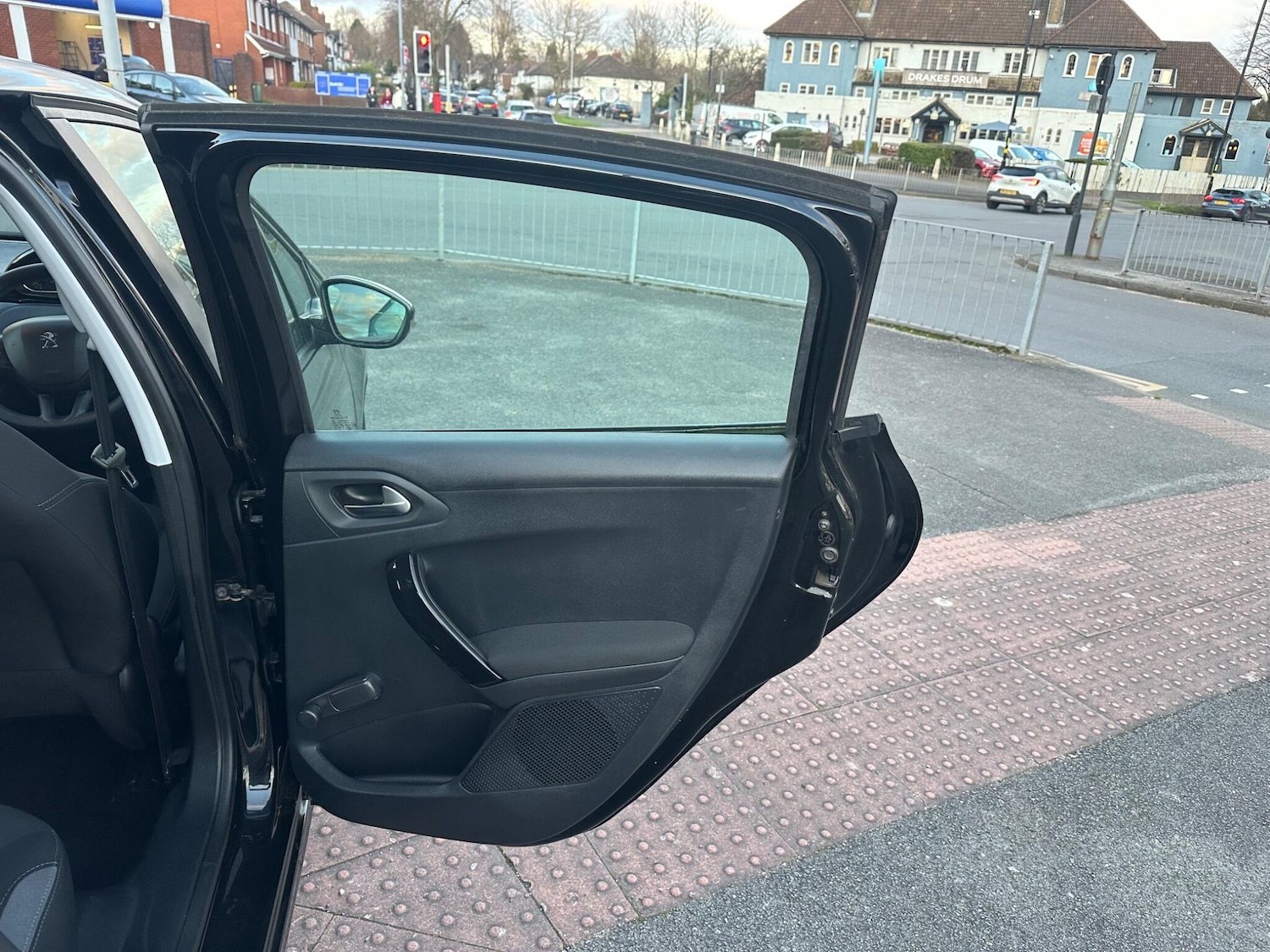 Used Peugeot 208 2015 for sale - 77853499: Photo 26