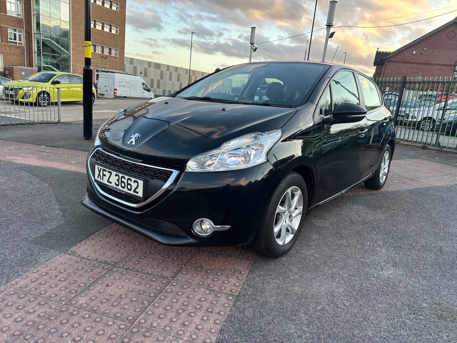 Used Peugeot 208 2015 for sale - 77853499: Photo 3