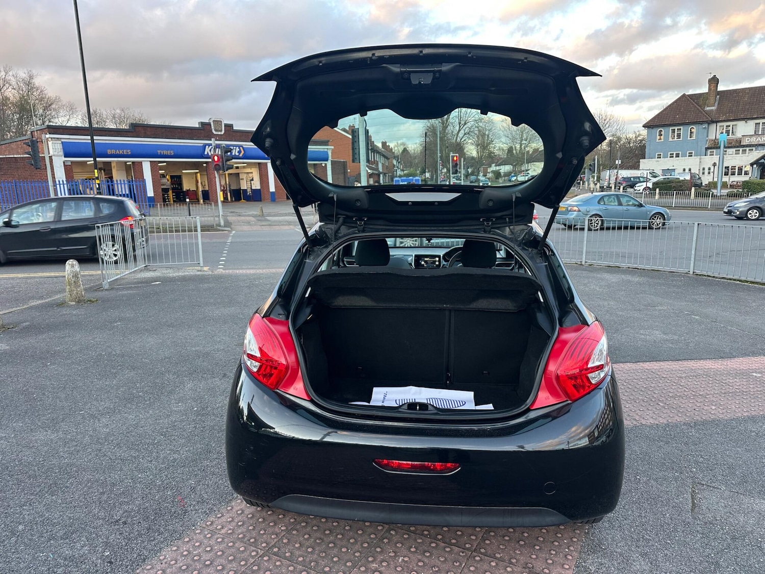 Used Peugeot 208 2015 for sale - 77853499: Photo 30