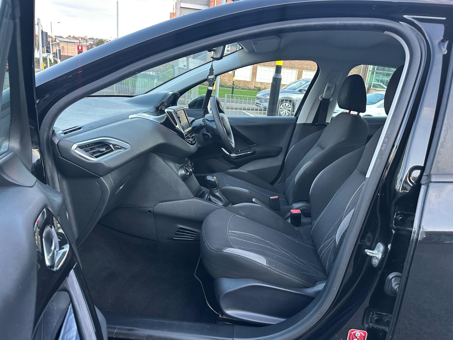 Used Peugeot 208 2015 for sale - 77853499: Photo 31