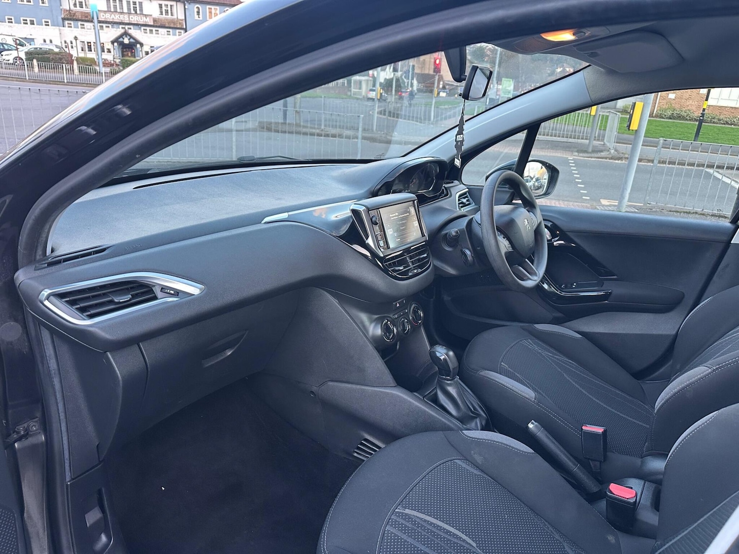 Used Peugeot 208 2015 for sale - 77853499: Photo 32