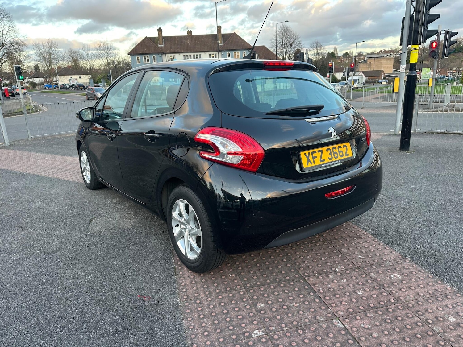 Used Peugeot 208 2015 for sale - 77853499: Photo 4