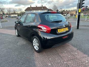 Used Peugeot 208 2015 for sale - 77853499: Photo