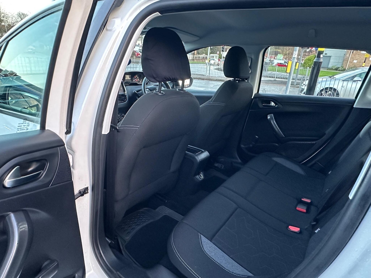 Used Peugeot 2008 2017 for sale - 76743139: Photo 28