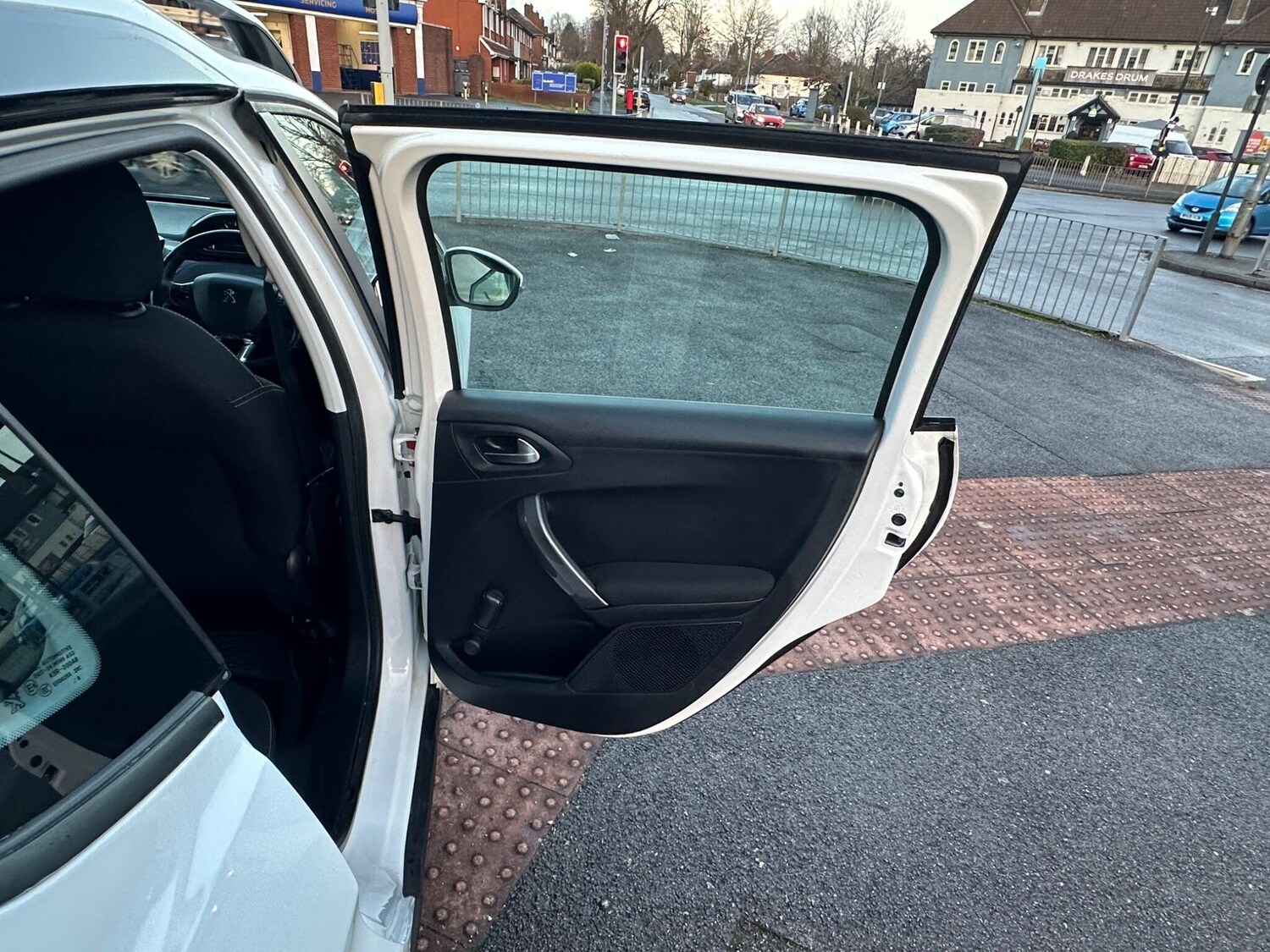 Used Peugeot 2008 2017 for sale - 76743139: Photo 30