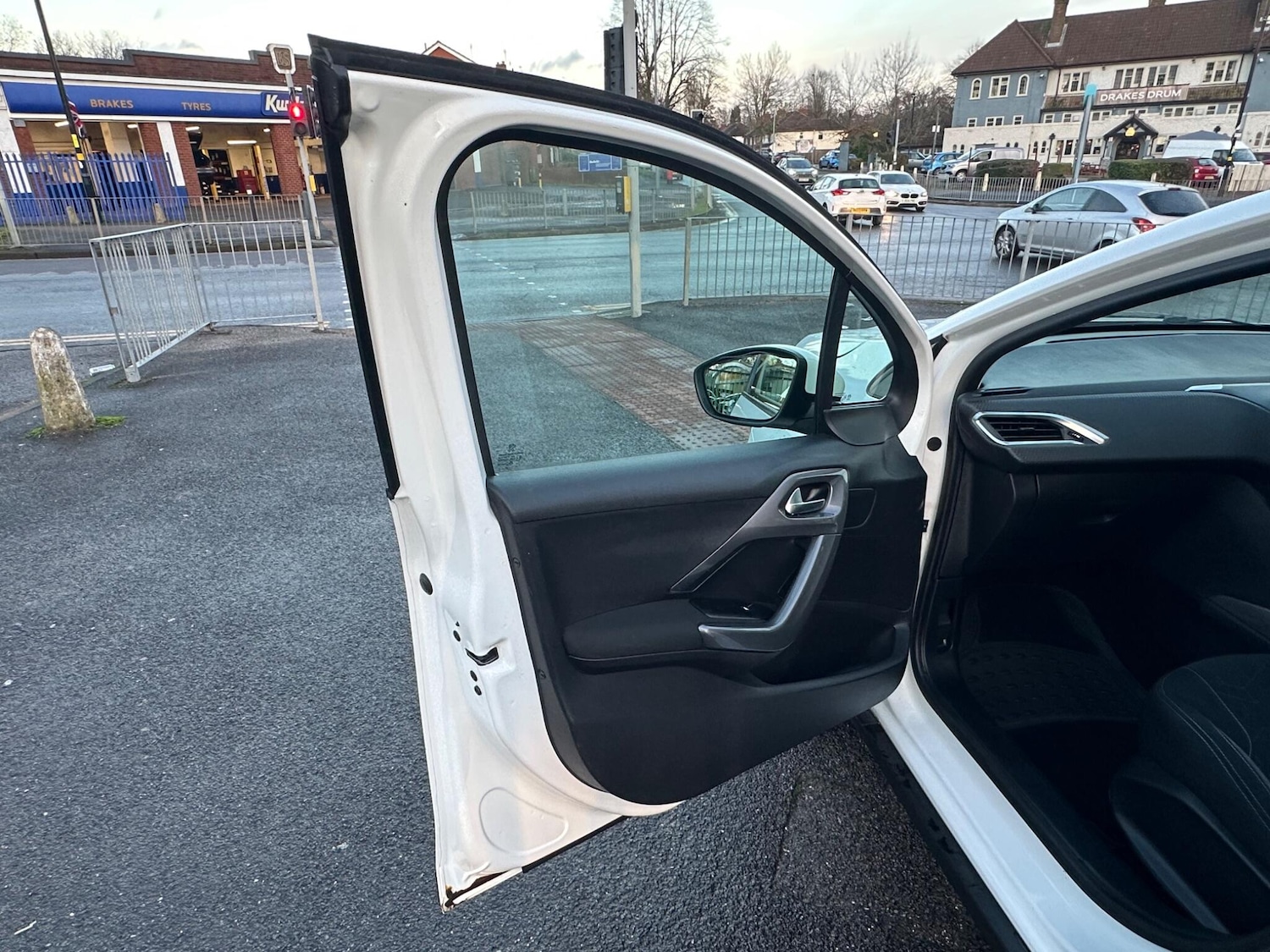 Used Peugeot 2008 2017 for sale - 76743139: Photo 32