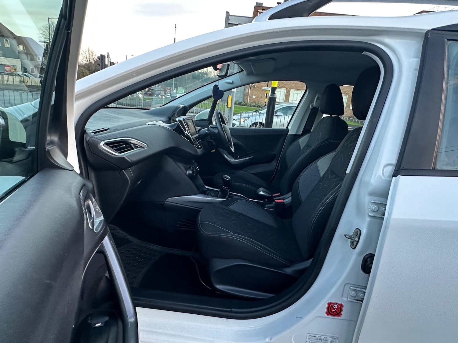 Used Peugeot 2008 2017 for sale - 76743139: Photo 34