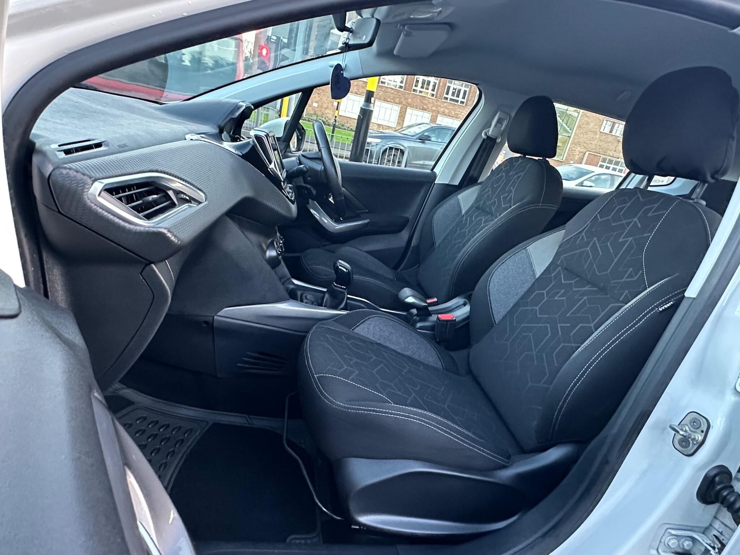 Used Peugeot 2008 2017 for sale - 76743139: Photo 35