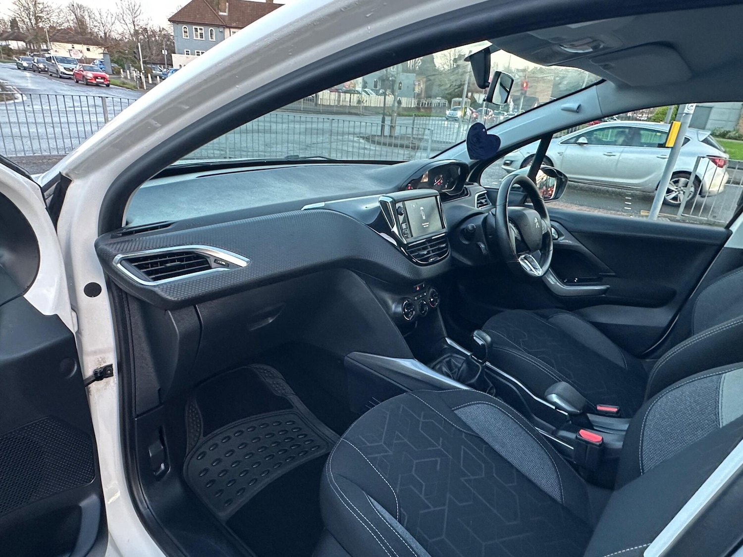 Used Peugeot 2008 2017 for sale - 76743139: Photo 36