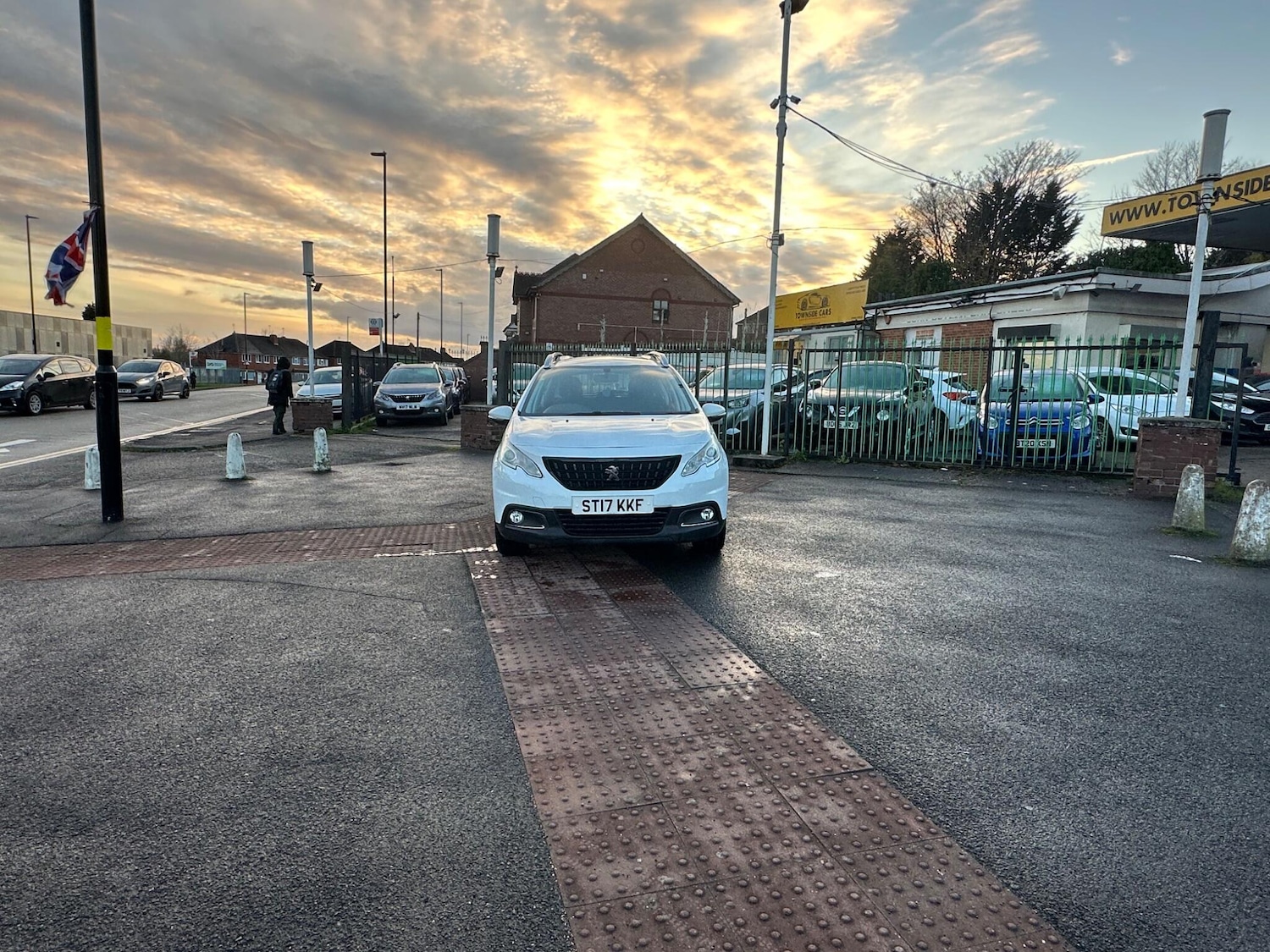 Used Peugeot 2008 2017 for sale - 76743139: Photo 7