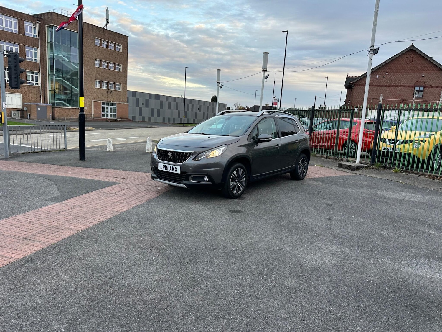 Used Peugeot 2008 2018 for sale - 76388612: Photo 12