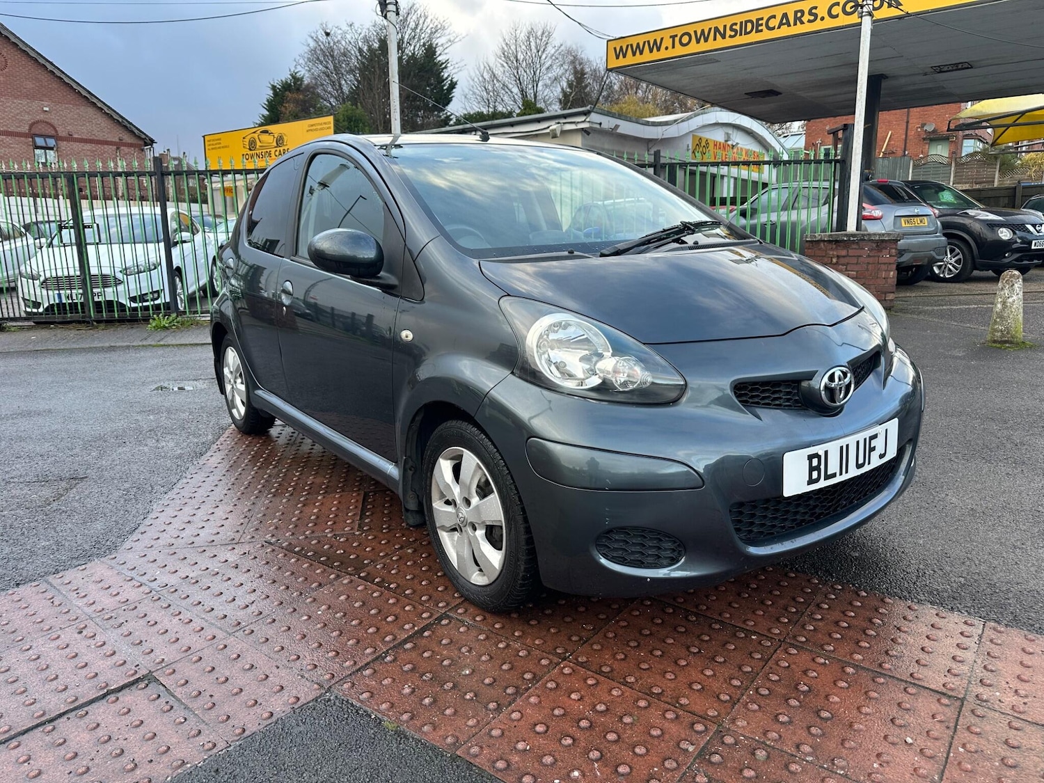 Used Toyota AYGO 2011 for sale - 76849913: Photo 1