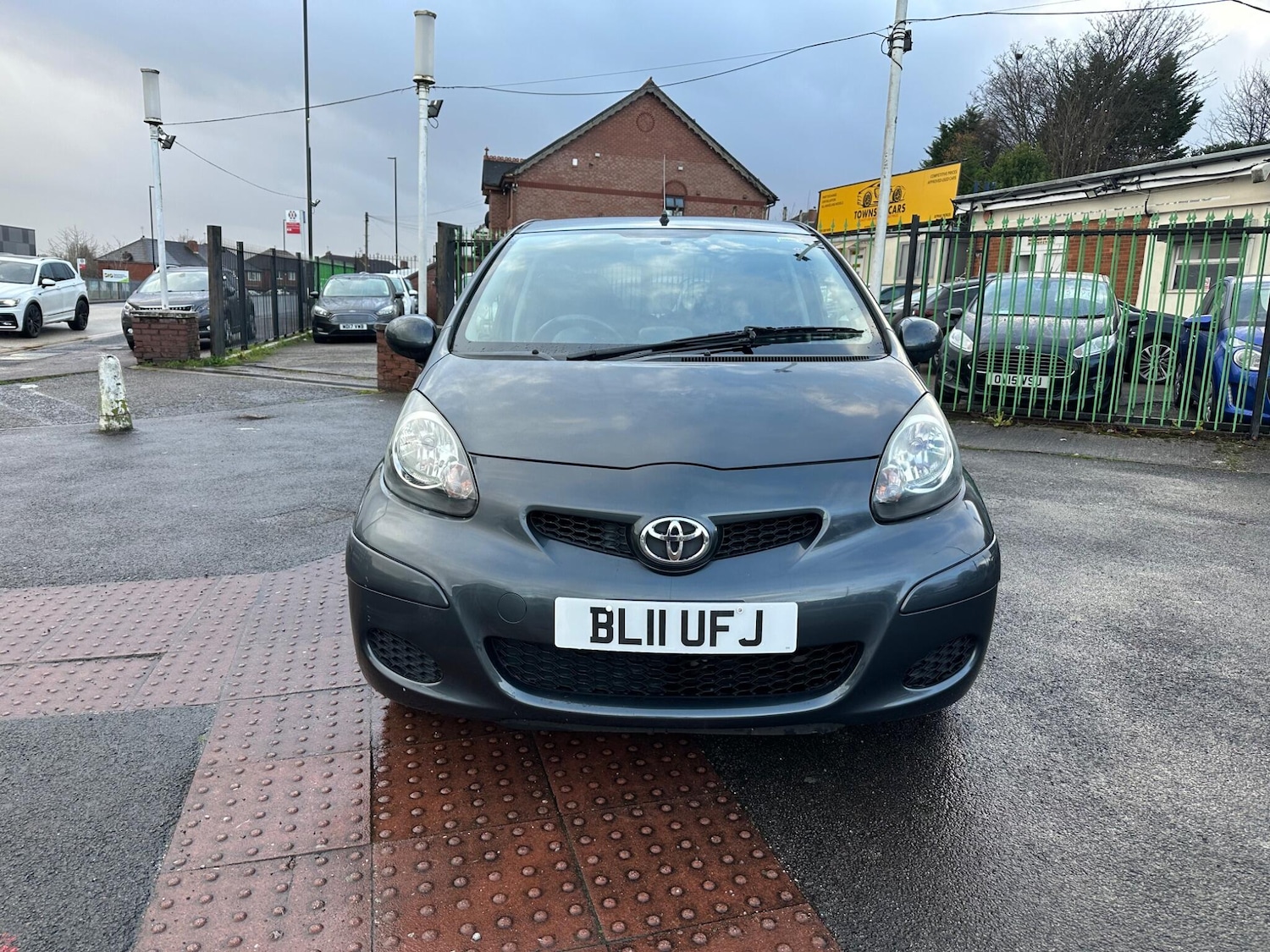 Used Toyota AYGO 2011 for sale - 76849913: Photo 2