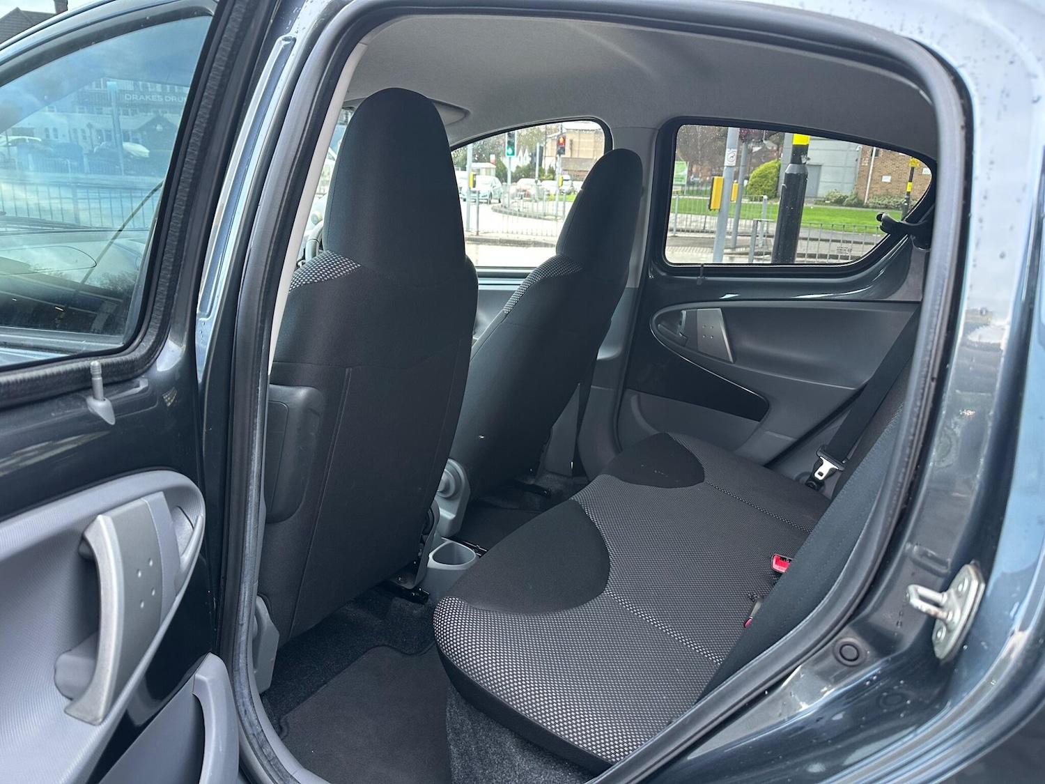 Used Toyota AYGO 2011 for sale - 76849913: Photo 27