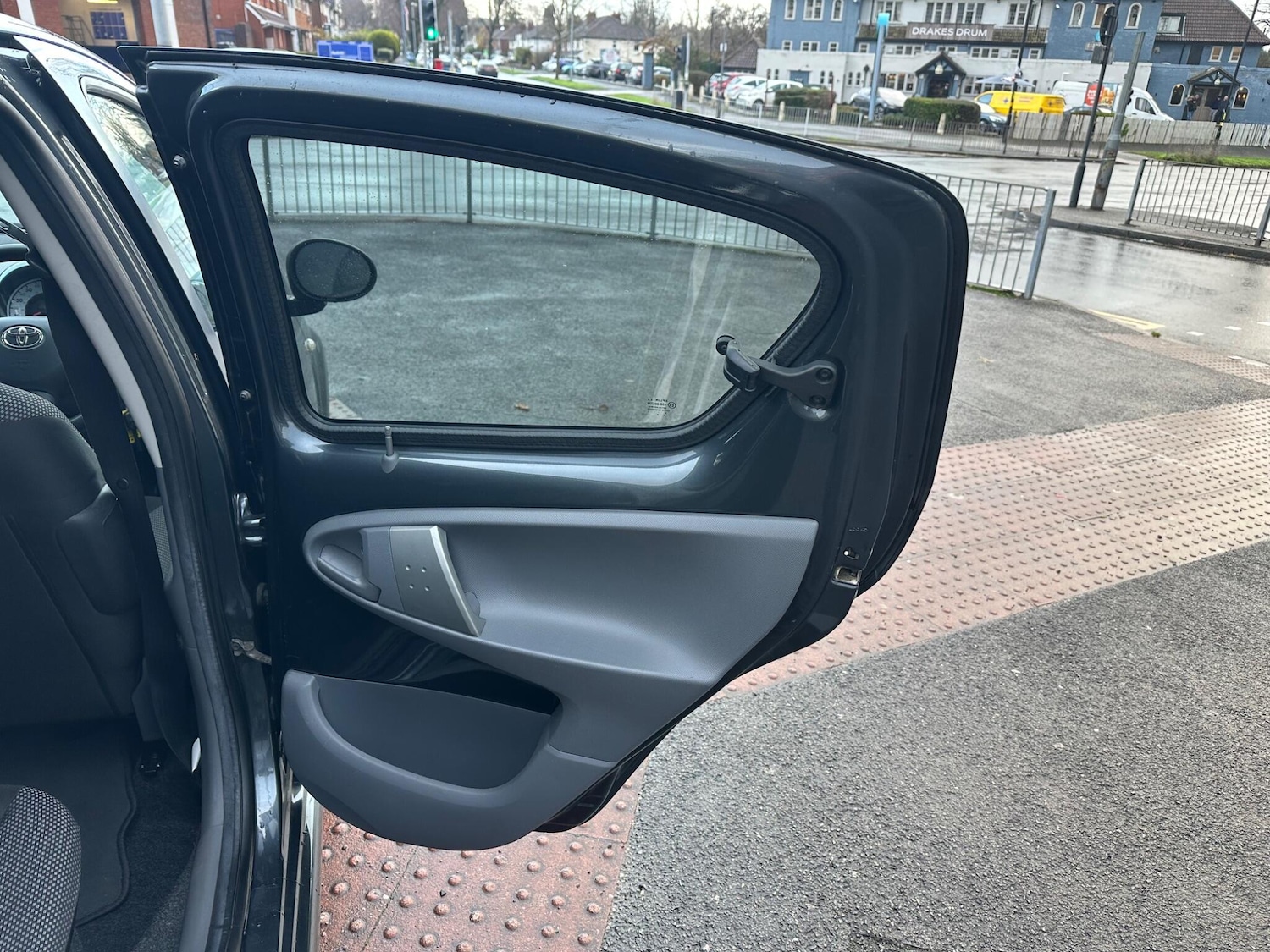 Used Toyota AYGO 2011 for sale - 76849913: Photo 29