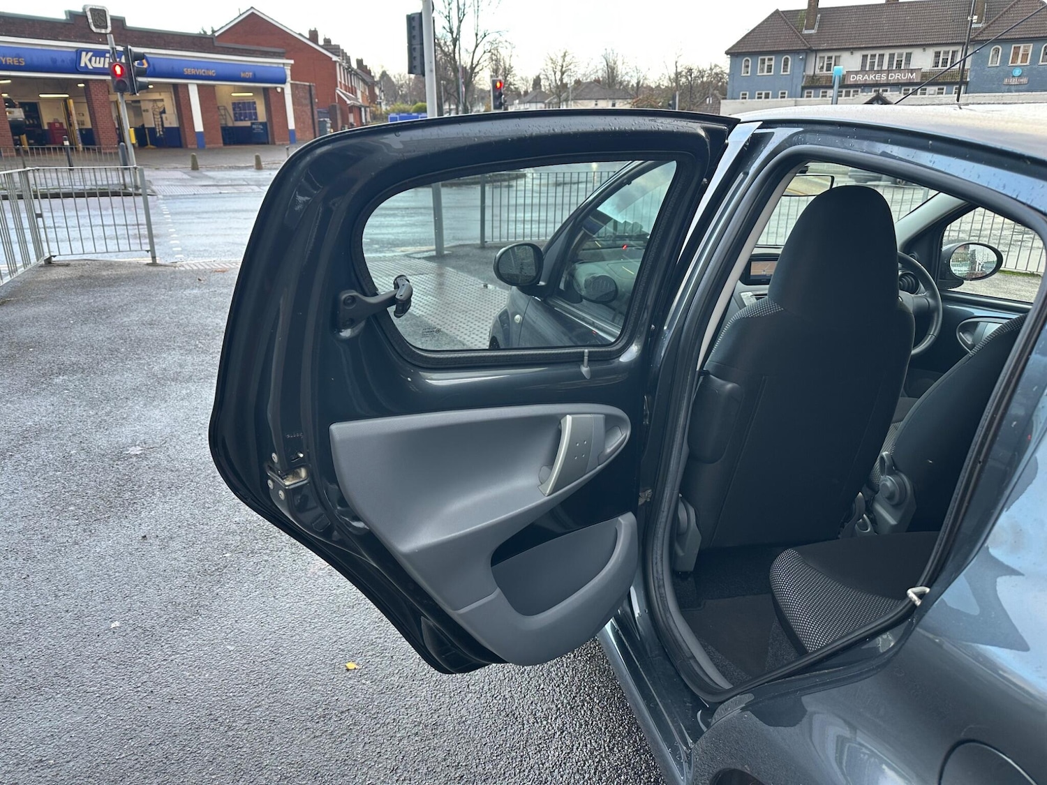 Used Toyota AYGO 2011 for sale - 76849913: Photo 30