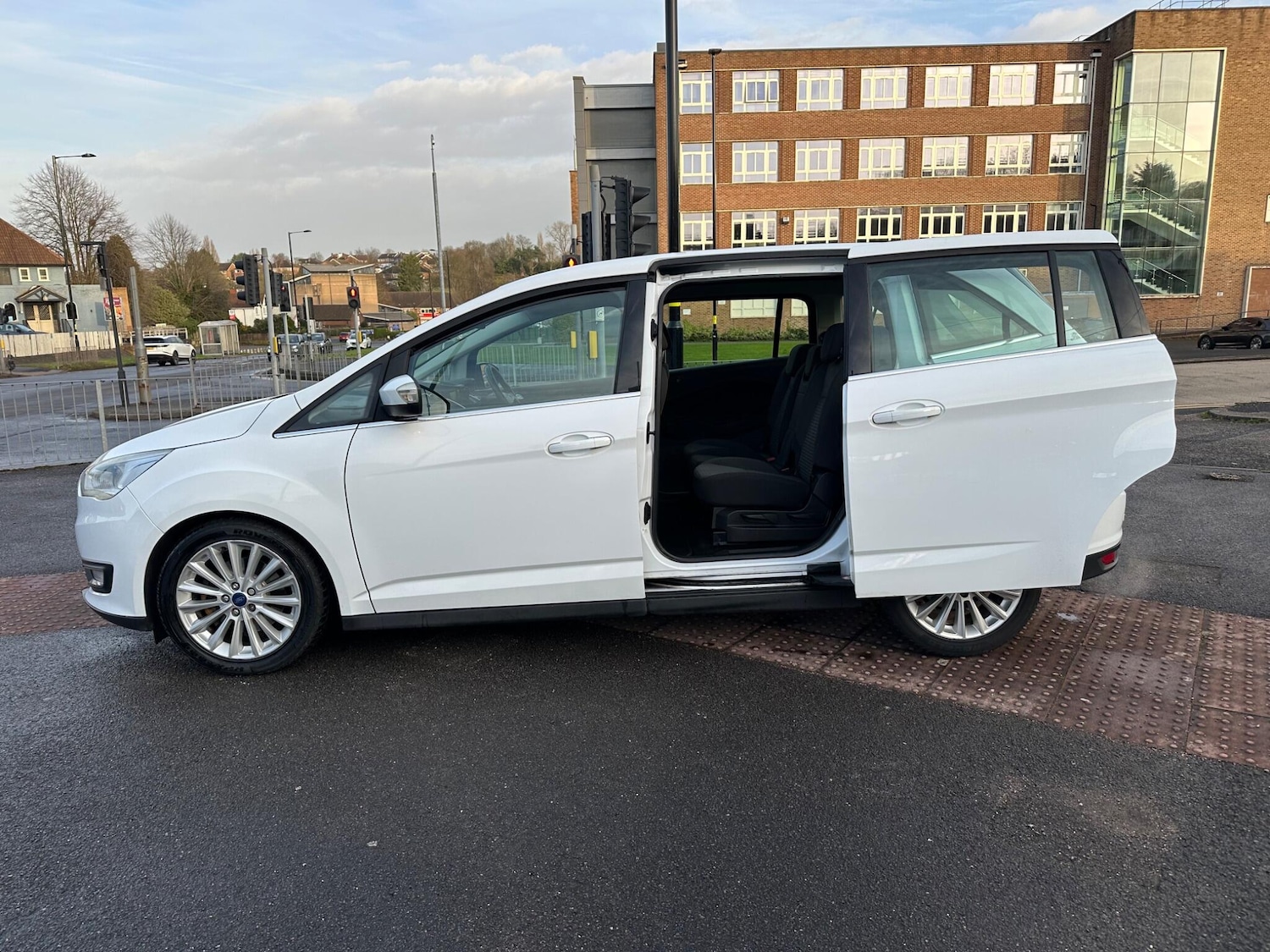 Used Ford Grand C-Max 2016 for sale - 78058563: Photo 23