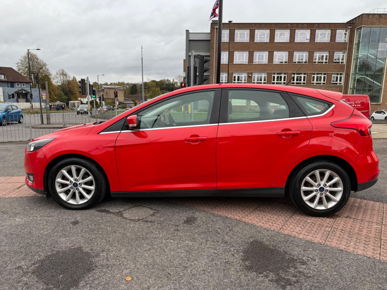 Used Ford Focus 2015 for sale - 76359950: Photo 8