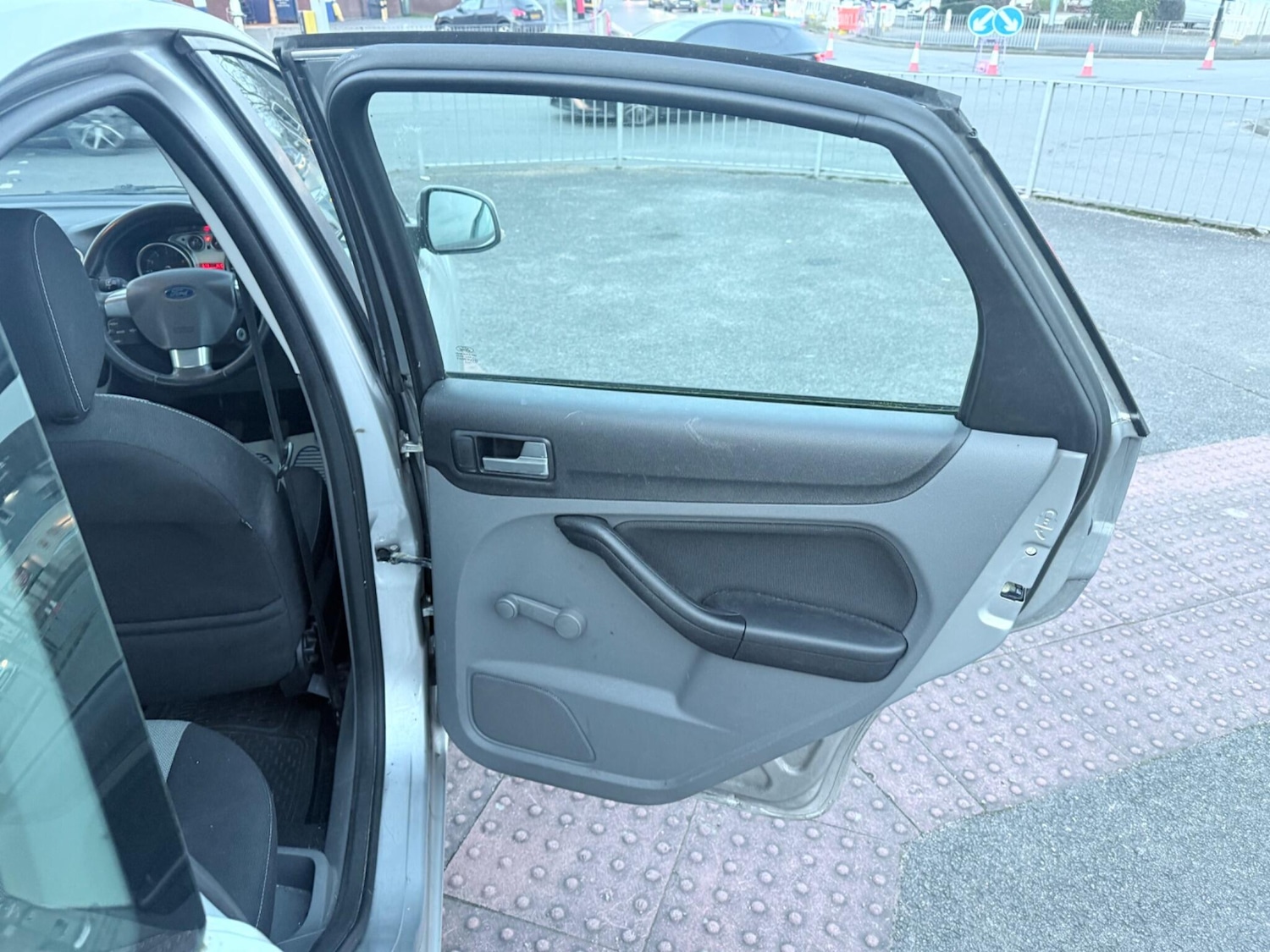 Used Ford Focus 2010 for sale - 77768027: Photo 27