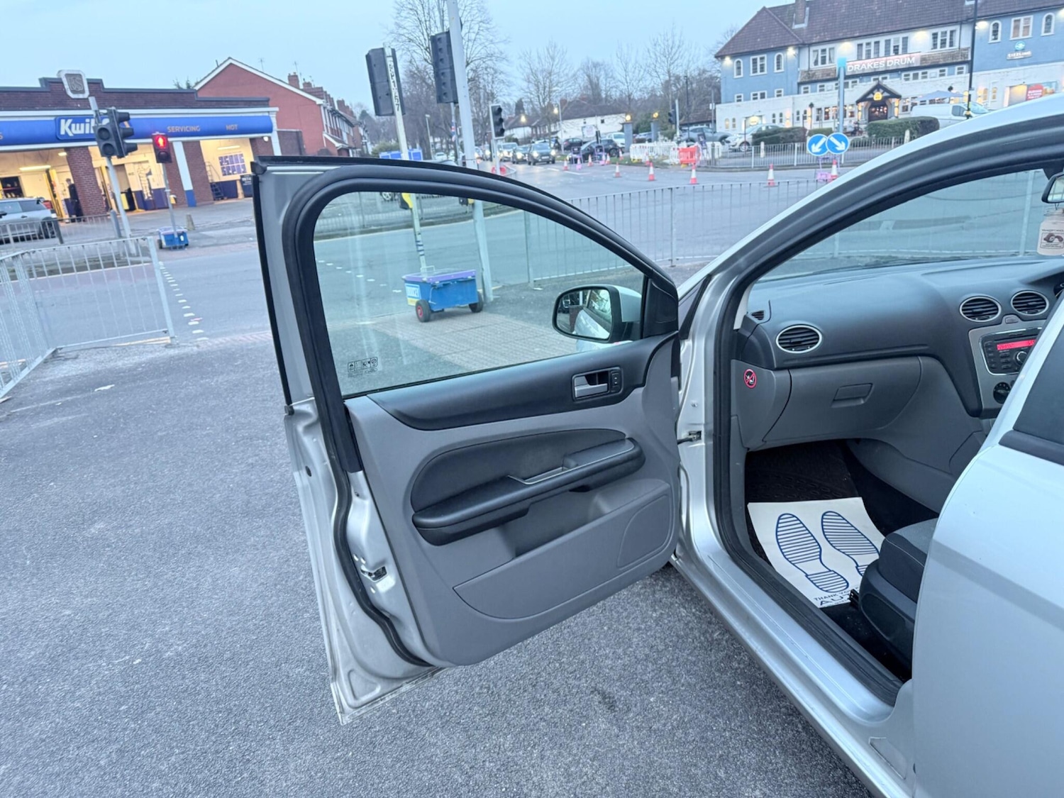 Used Ford Focus 2010 for sale - 77768027: Photo 29