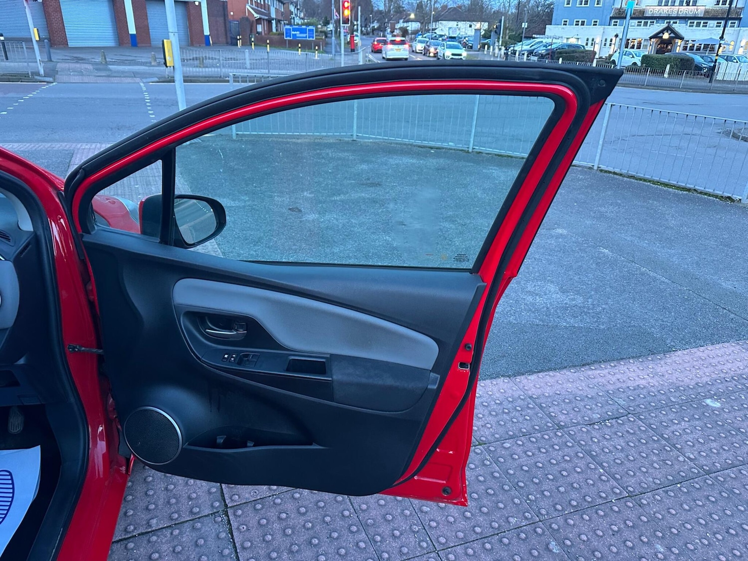 Used Toyota Yaris 2017 for sale - 77883602: Photo 23