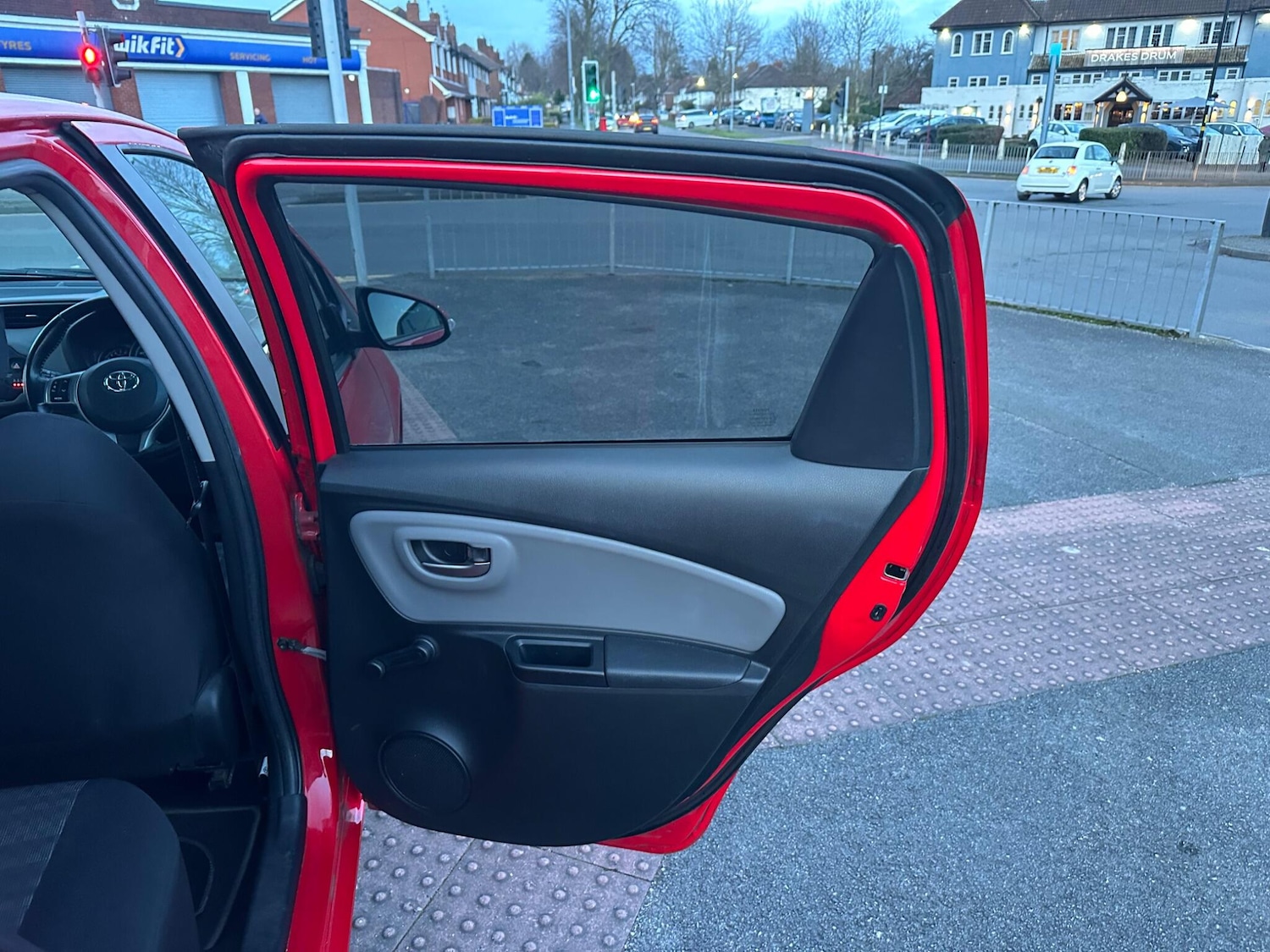 Used Toyota Yaris 2017 for sale - 77883602: Photo 24