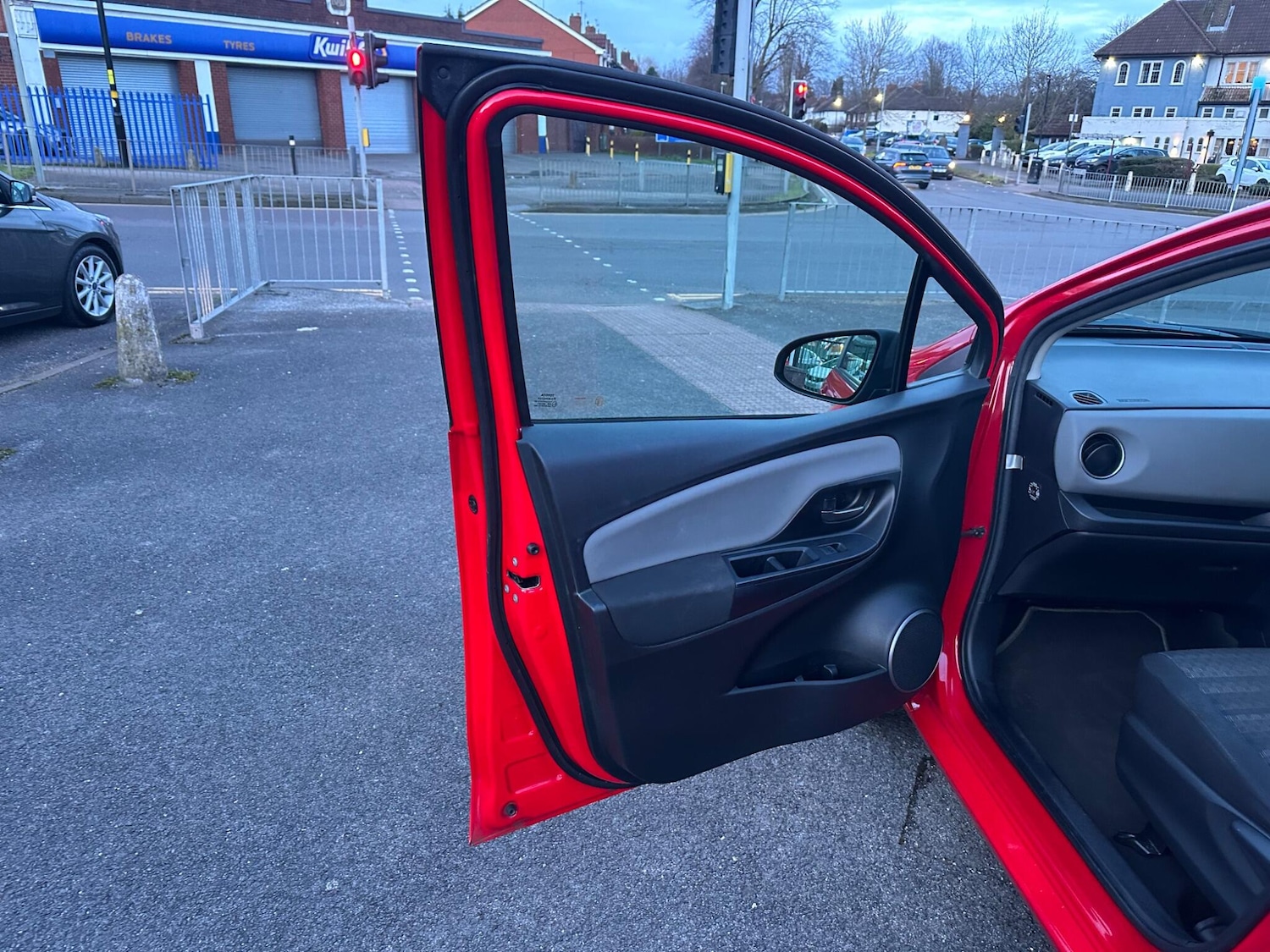 Used Toyota Yaris 2017 for sale - 77883602: Photo 26