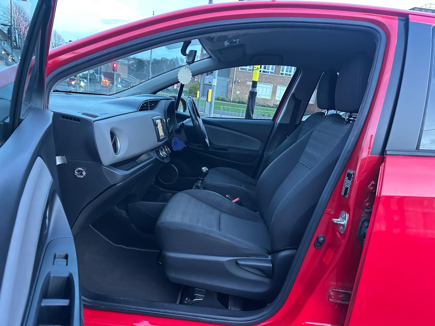 Used Toyota Yaris 2017 for sale - 77883602: Photo 30